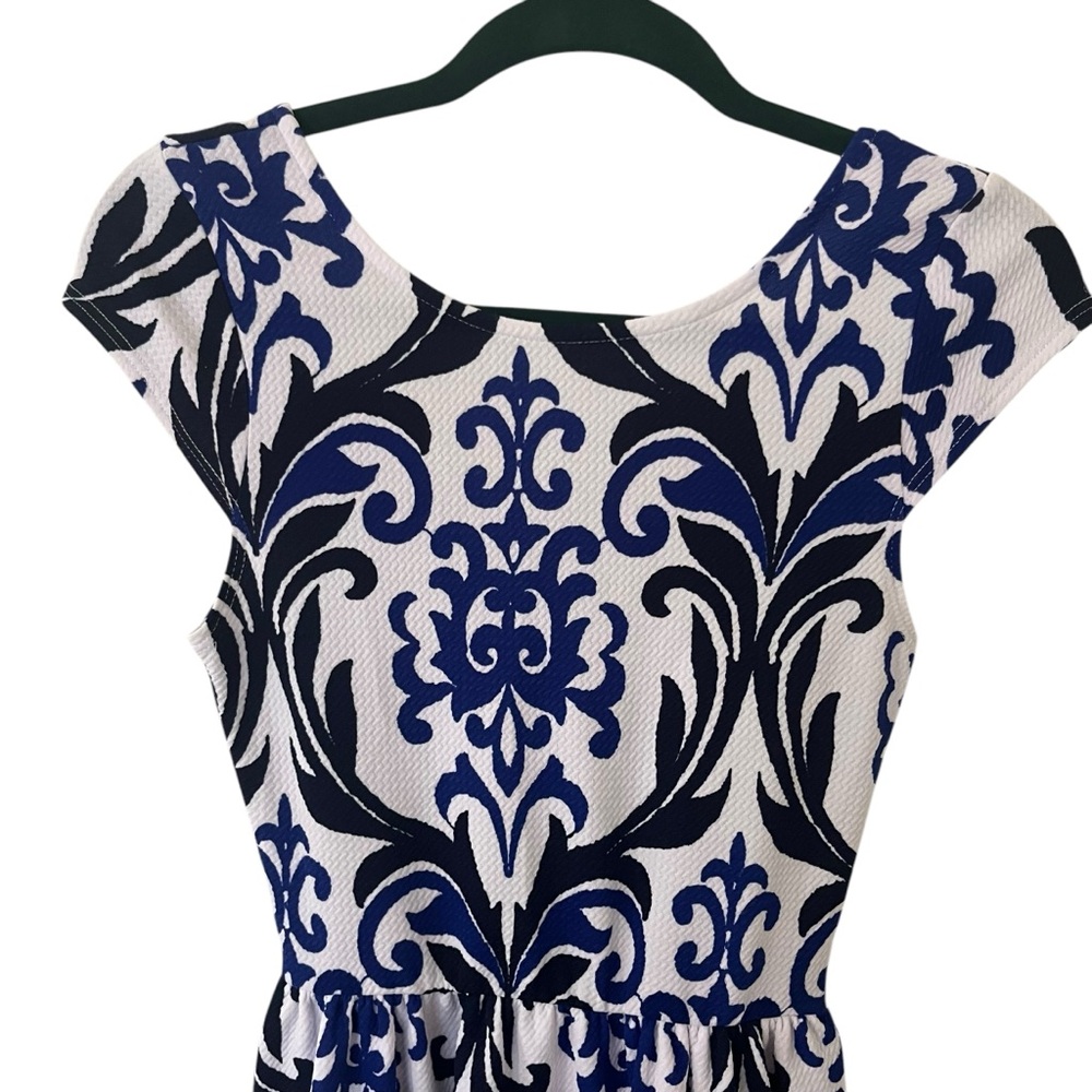 Everly damask printed skater dress blue and white stretch scoop back size small - Picture 2 of 5